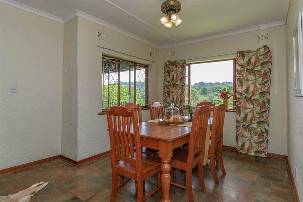 4 Bed Duplex in Kloof photo number 5