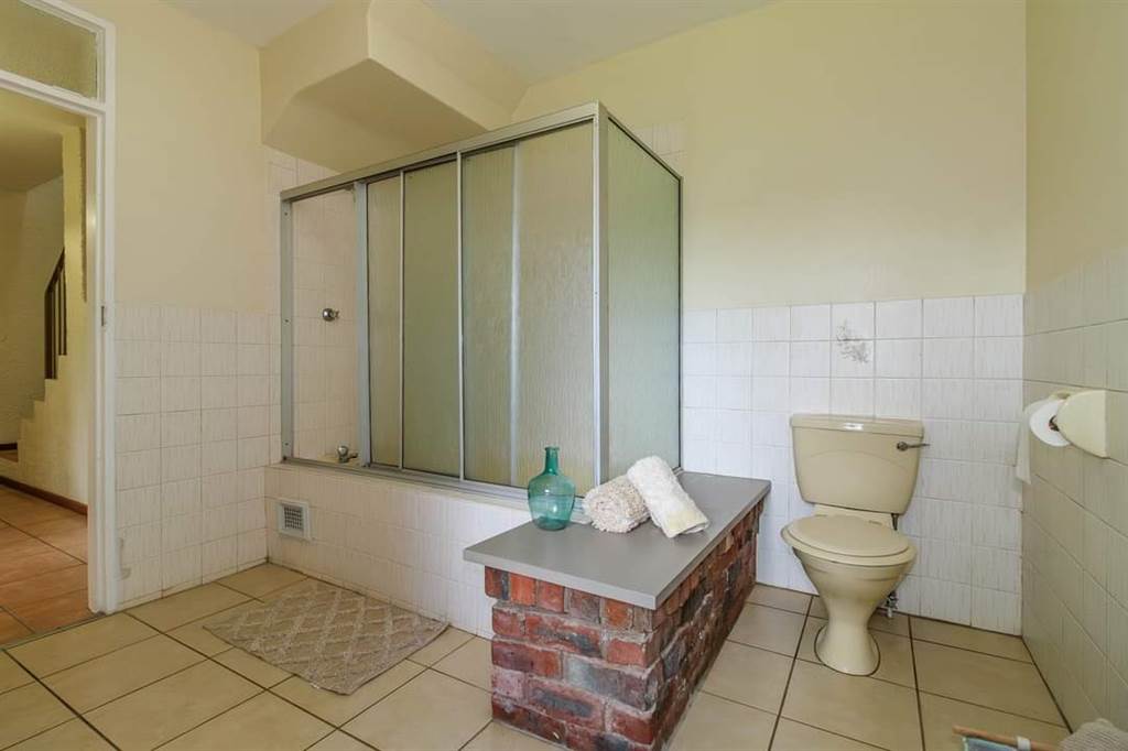4 Bed Duplex in Kloof photo number 19