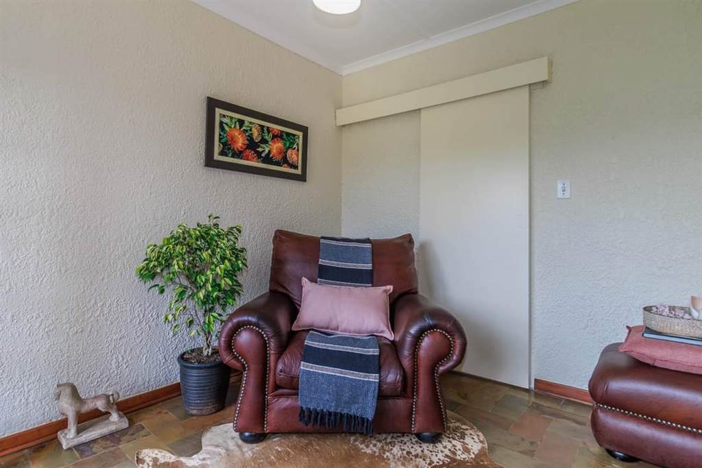4 Bed Duplex in Kloof photo number 9