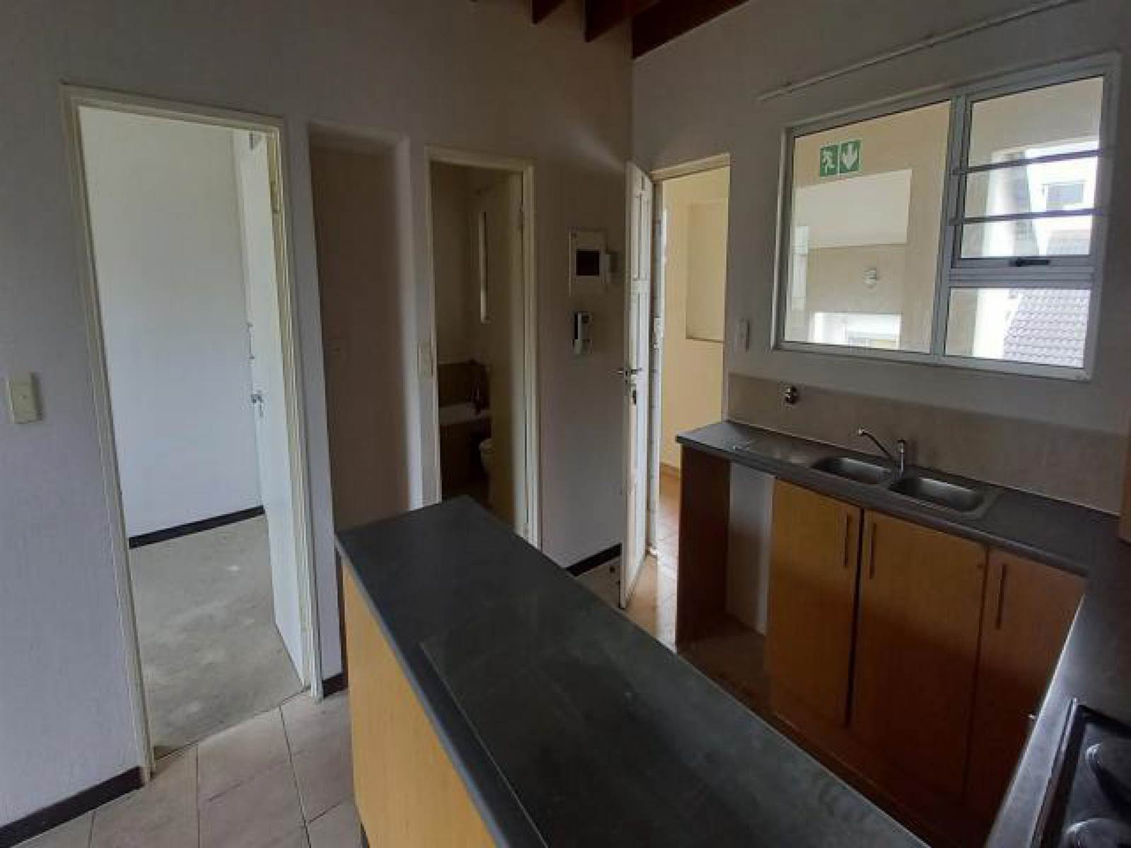 2 Bed Apartment in Beacon Bay photo number 6