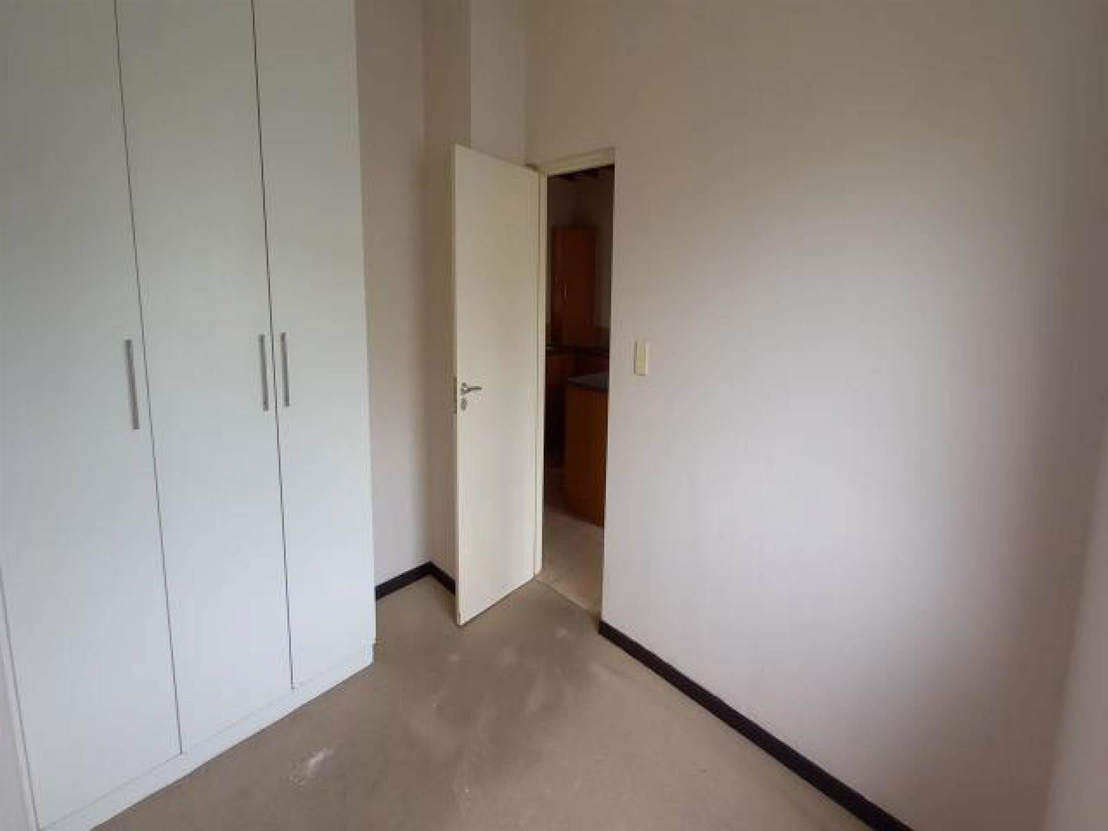 2 Bed Apartment in Beacon Bay photo number 8