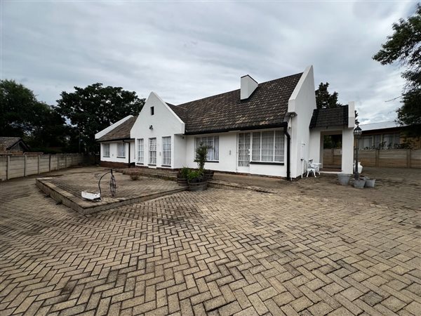 4 Bedroom House 4 Bedroom House