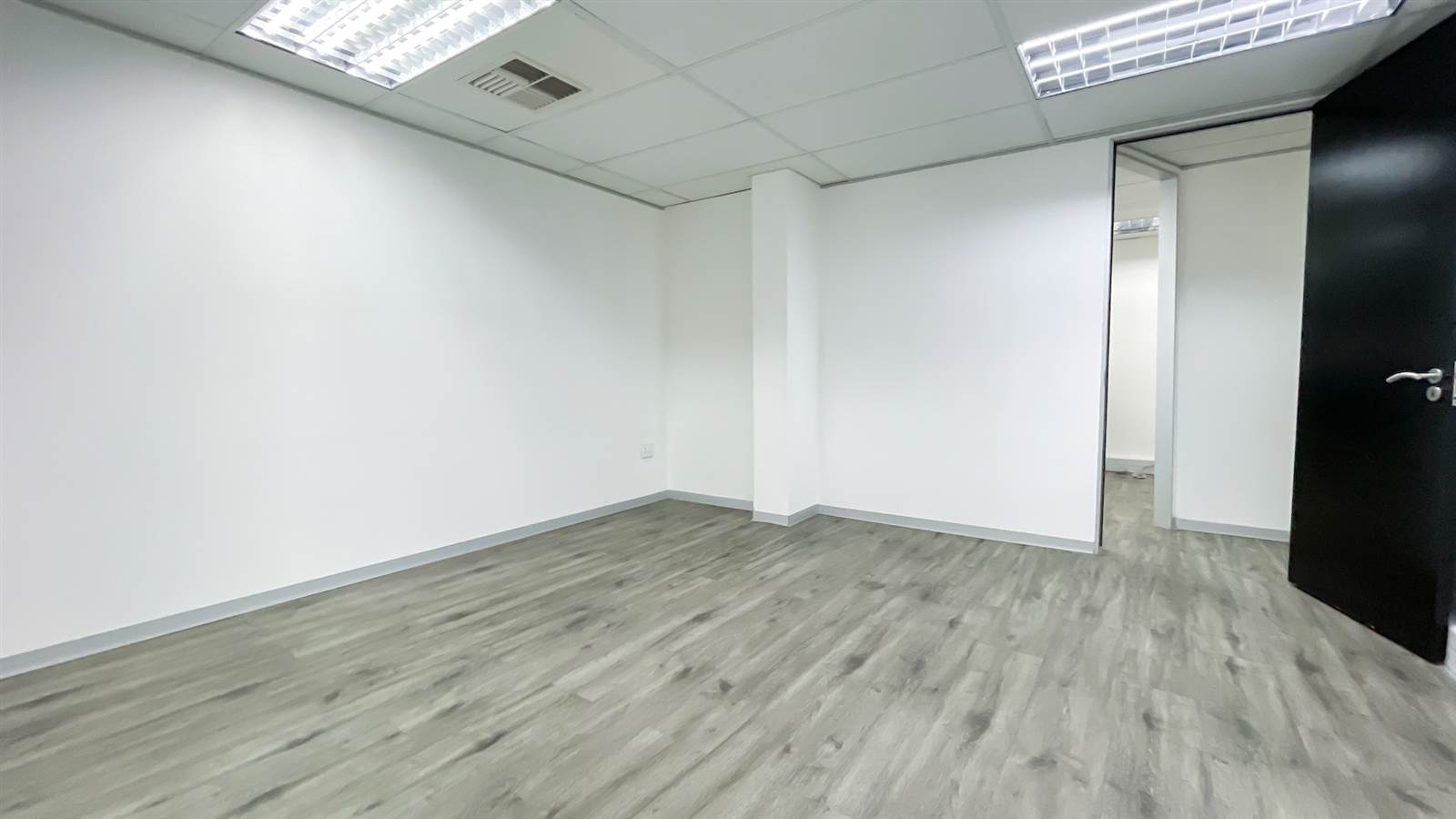 186  m² Commercial space in Bedfordview photo number 11