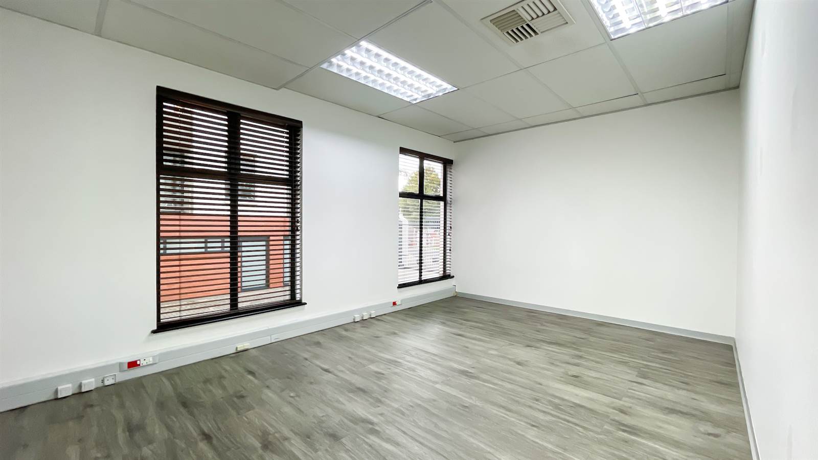 186  m² Commercial space in Bedfordview photo number 21