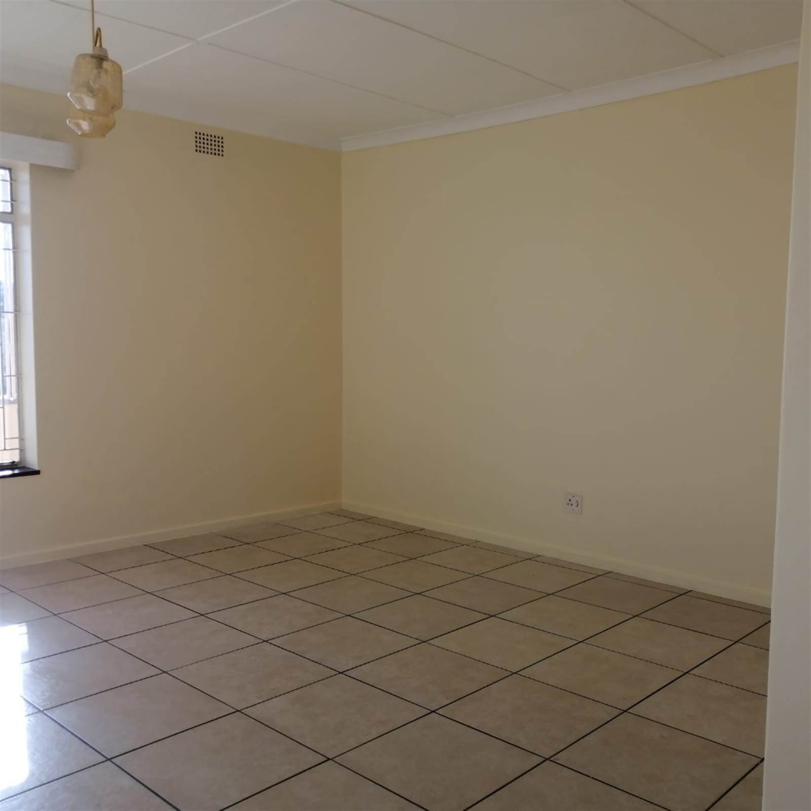 2 Bed Apartment in Carletonville photo number 6