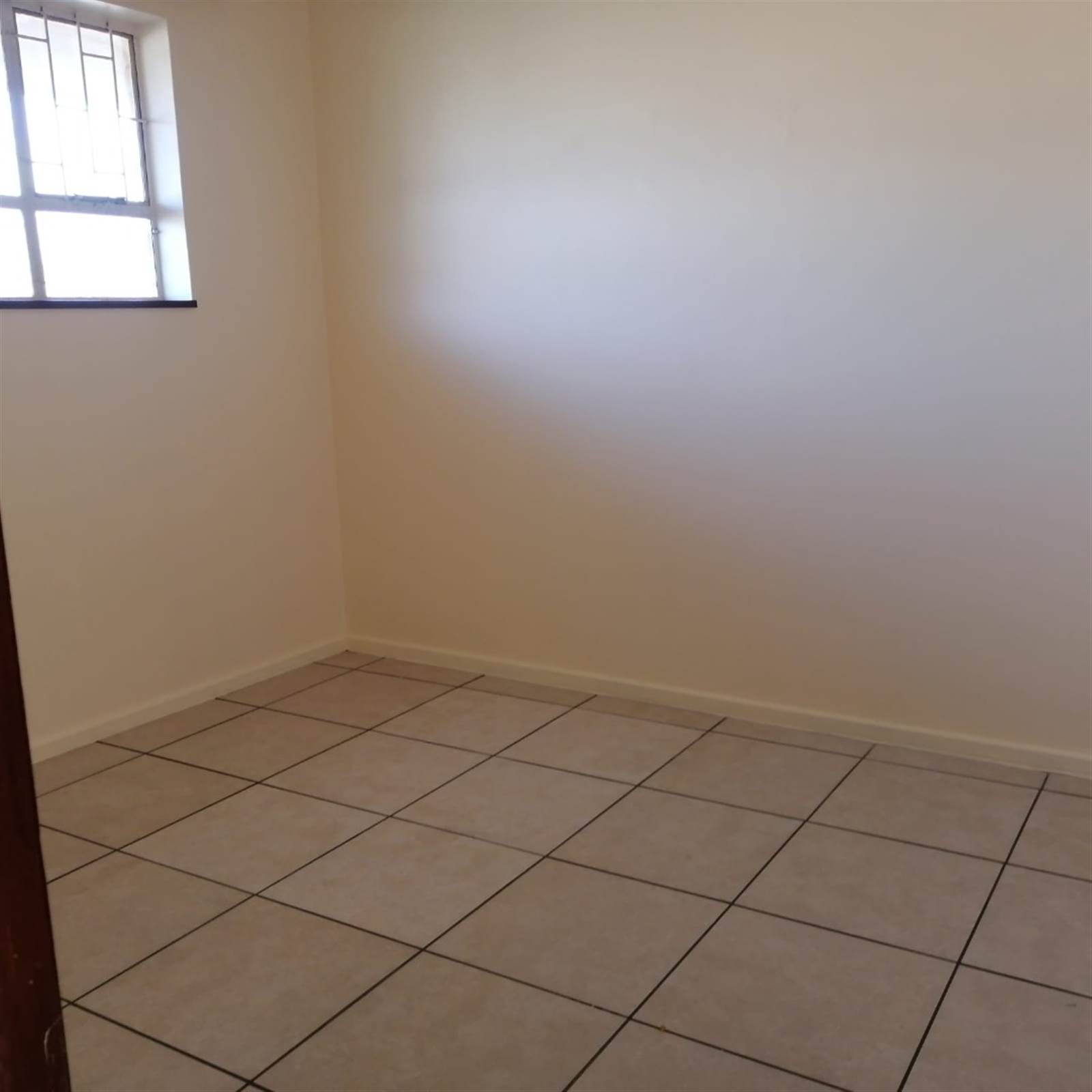 2 Bed Apartment in Carletonville photo number 10