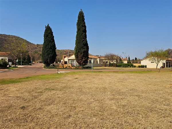 748 m² Land