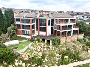 4 Bed House in Aqua Vista