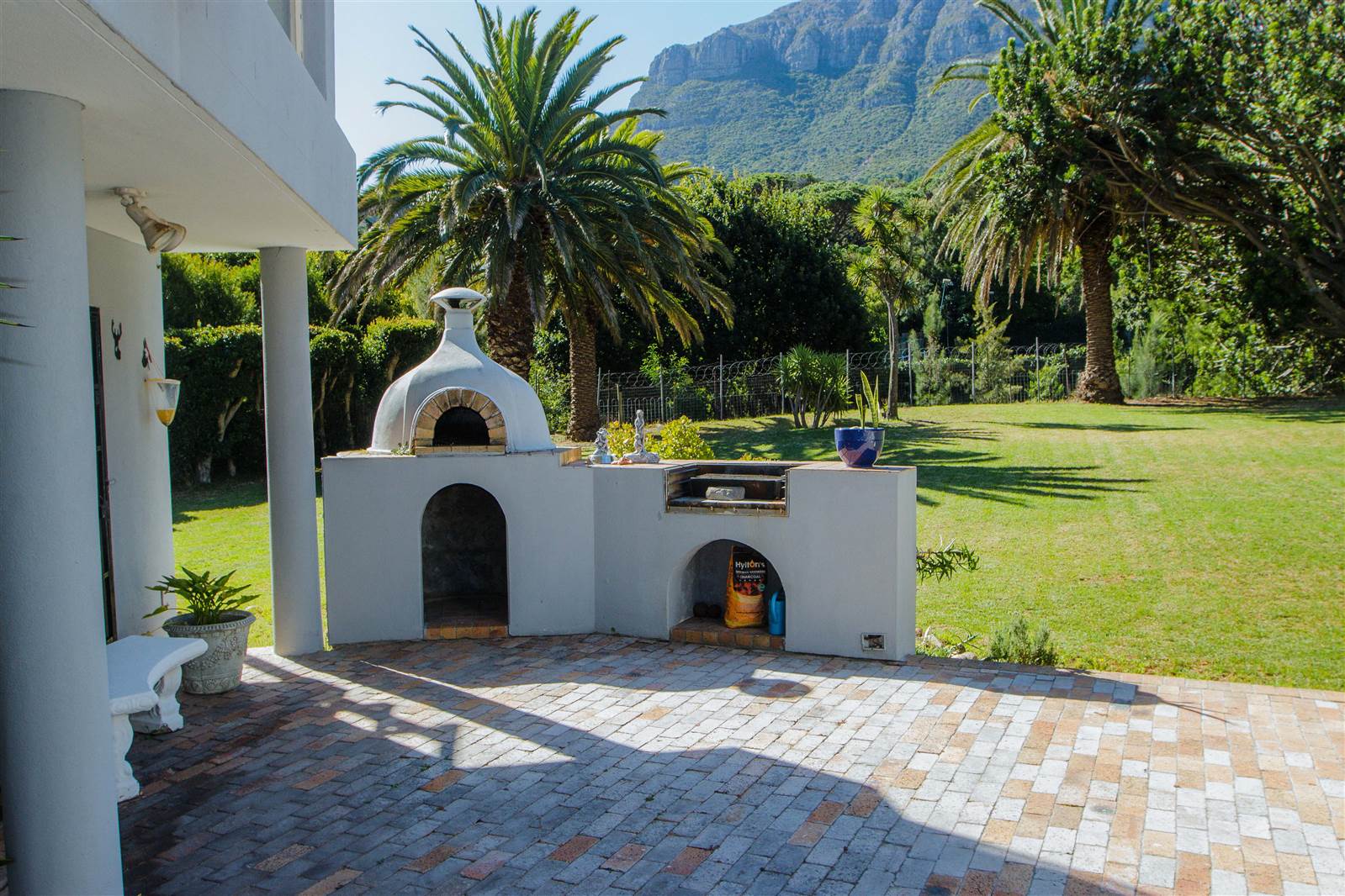8 Bed House in Hout Bay and surrounds photo number 6