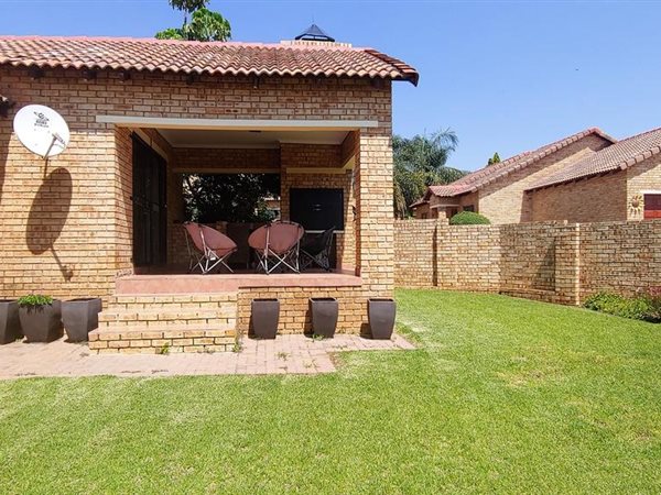 3 Bedroom Townhouse 3 Bedroom Townhouse
