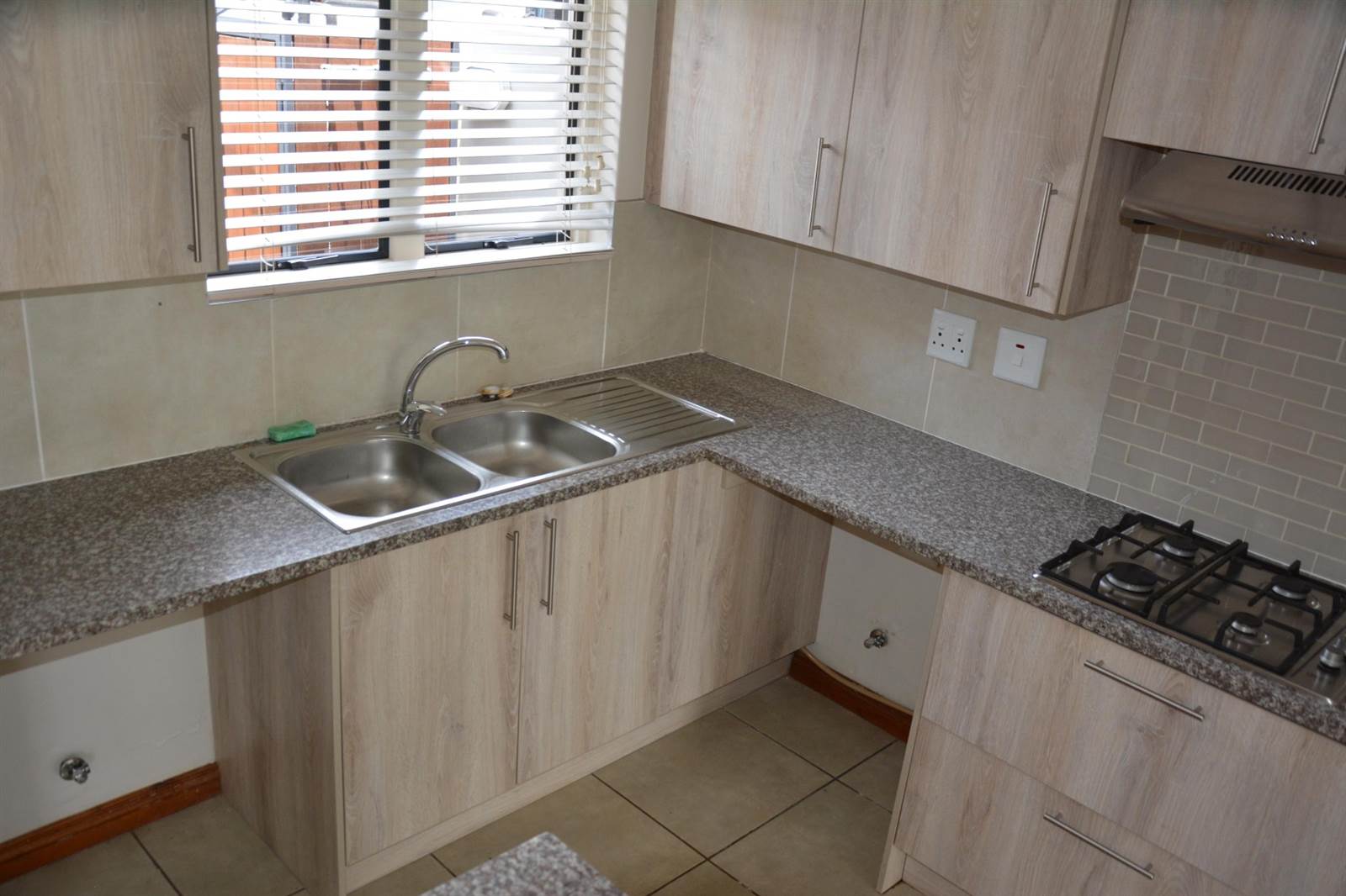 2 Bed Apartment in Eastland Mature Lifestyle Estate photo number 4