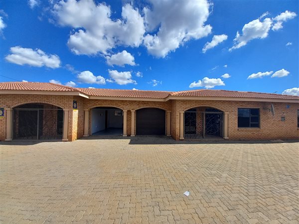 2 Bedroom Townhouse 2 Bedroom Townhouse