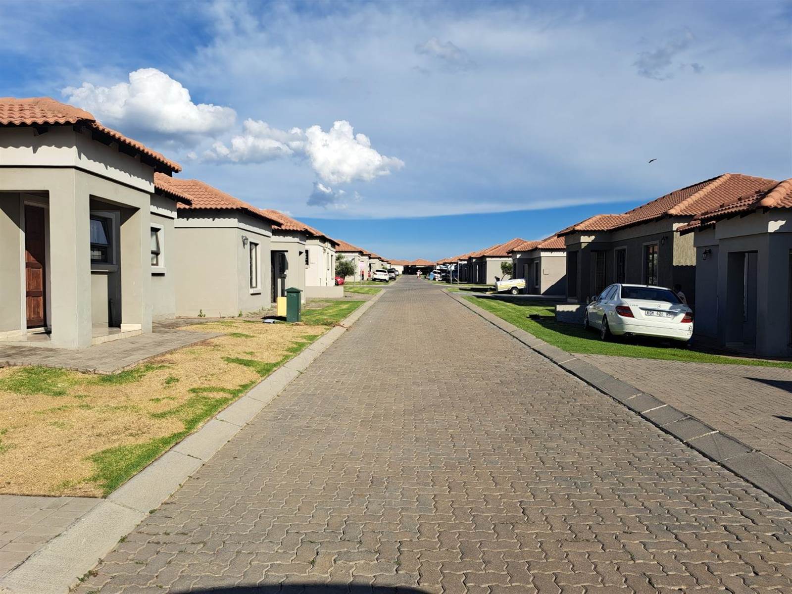 2 Bed Townhouse in Trichardt photo number 19