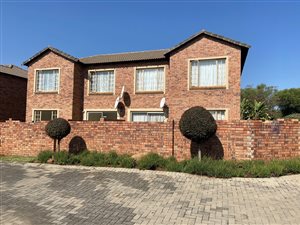 2 Bed Apartment in Heuwelsig Estate