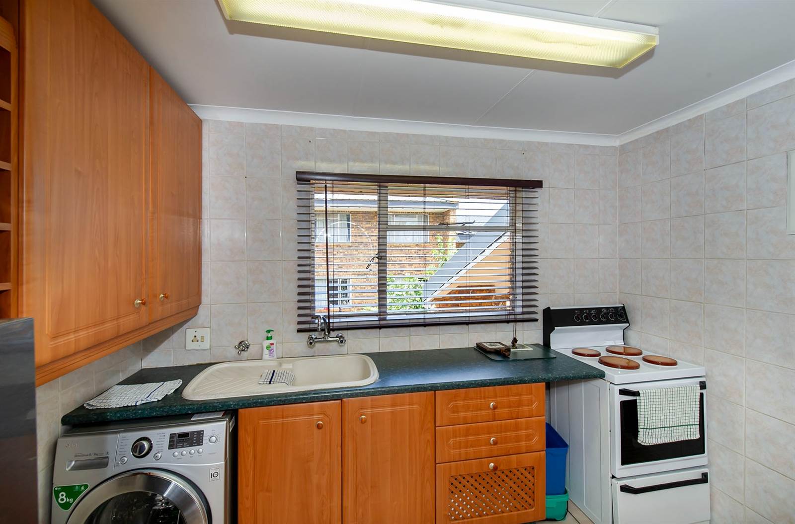 2 Bed Townhouse in Eastleigh photo number 8