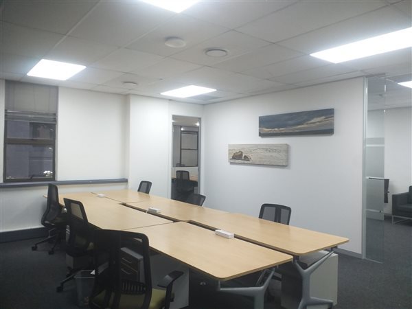 200 m² Office Space 200 m² Office Space