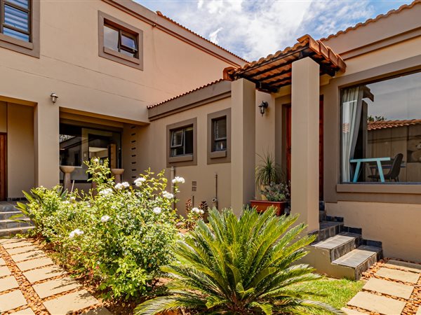 5 Bedroom House 5 Bedroom House