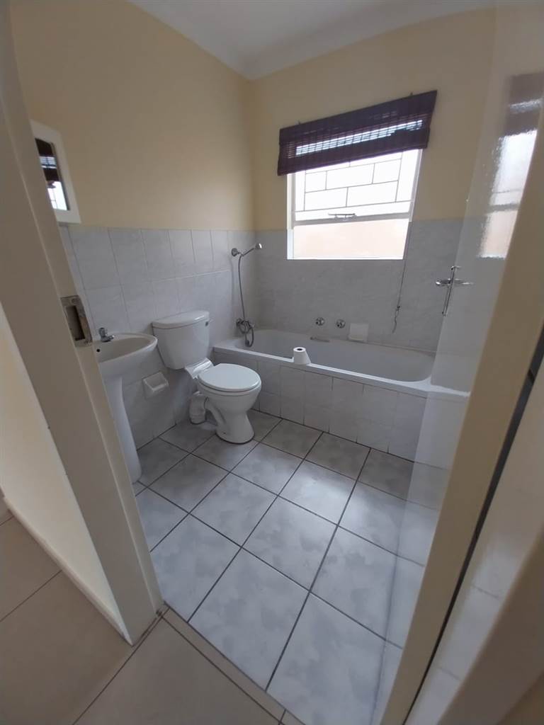 2 Bed Townhouse in Radiokop photo number 3