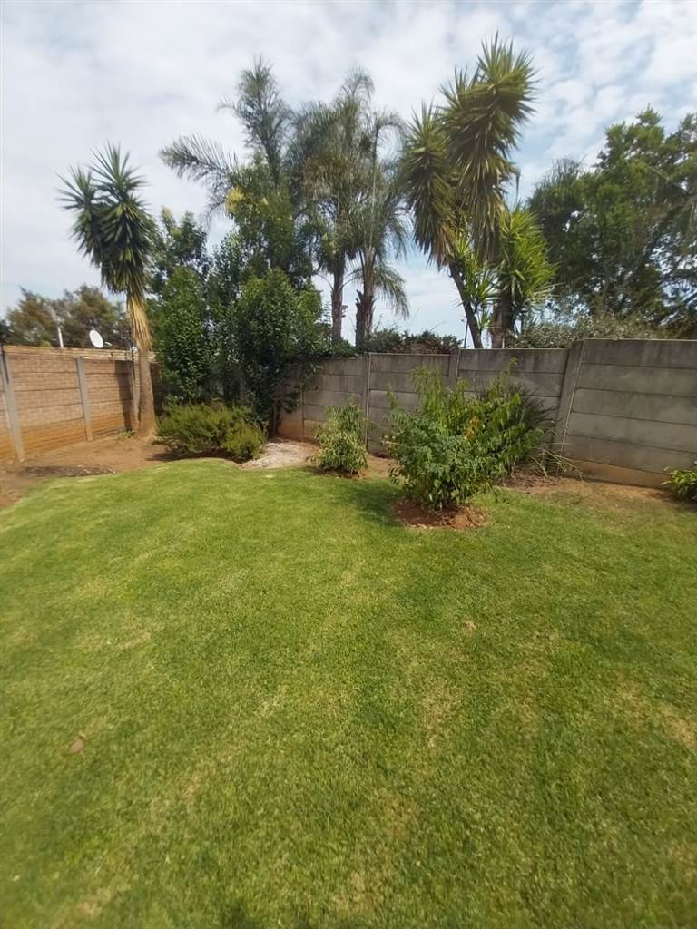 2 Bed Townhouse in Radiokop photo number 17