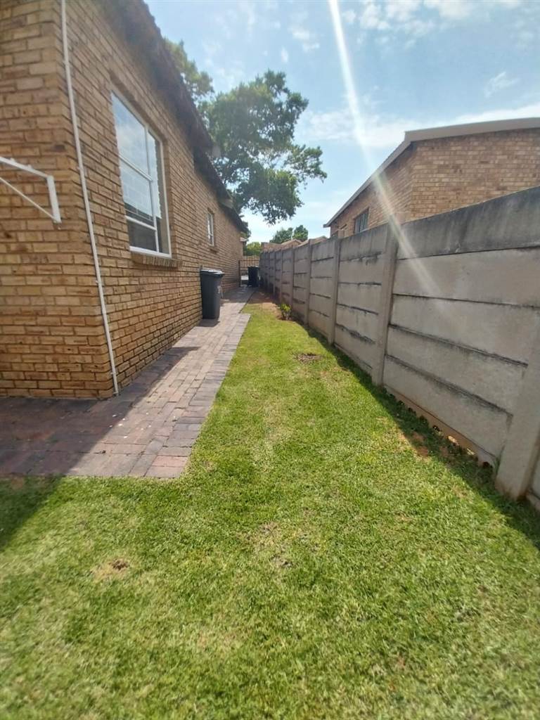 2 Bed Townhouse in Radiokop photo number 14