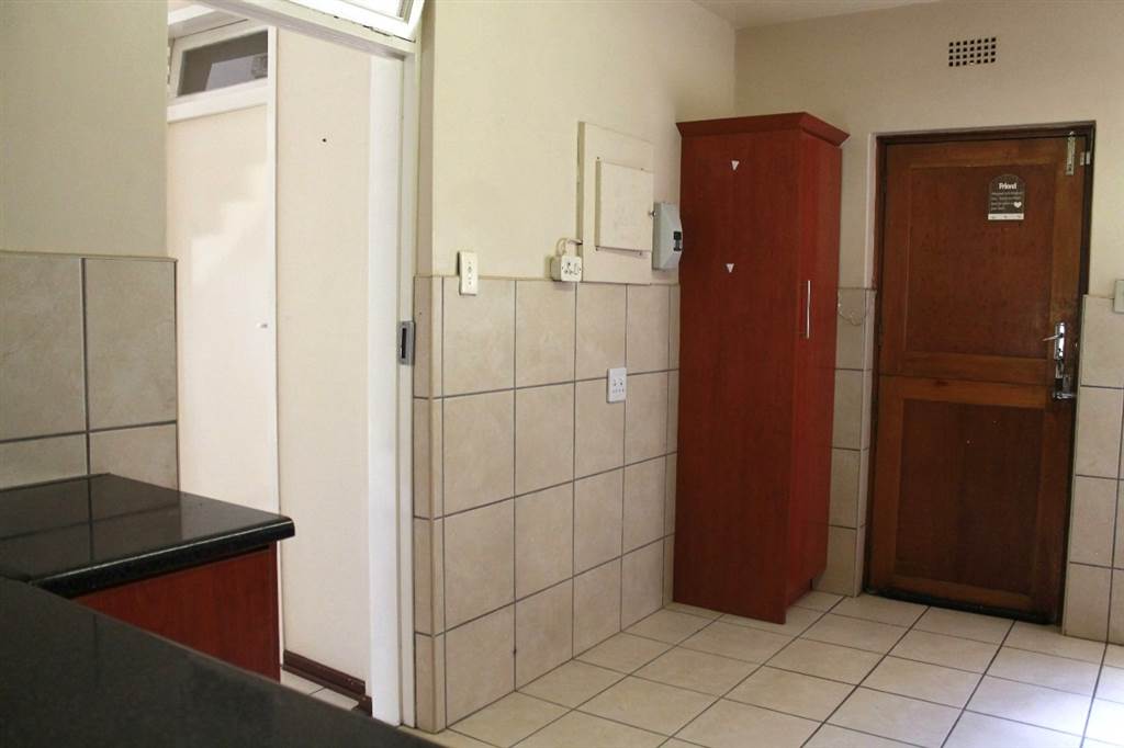 3 Bed Townhouse in Dagbreek photo number 14