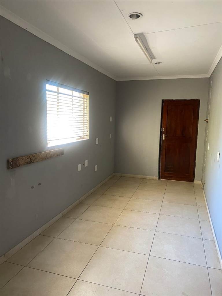 612  m² Commercial space in Northcliff photo number 13