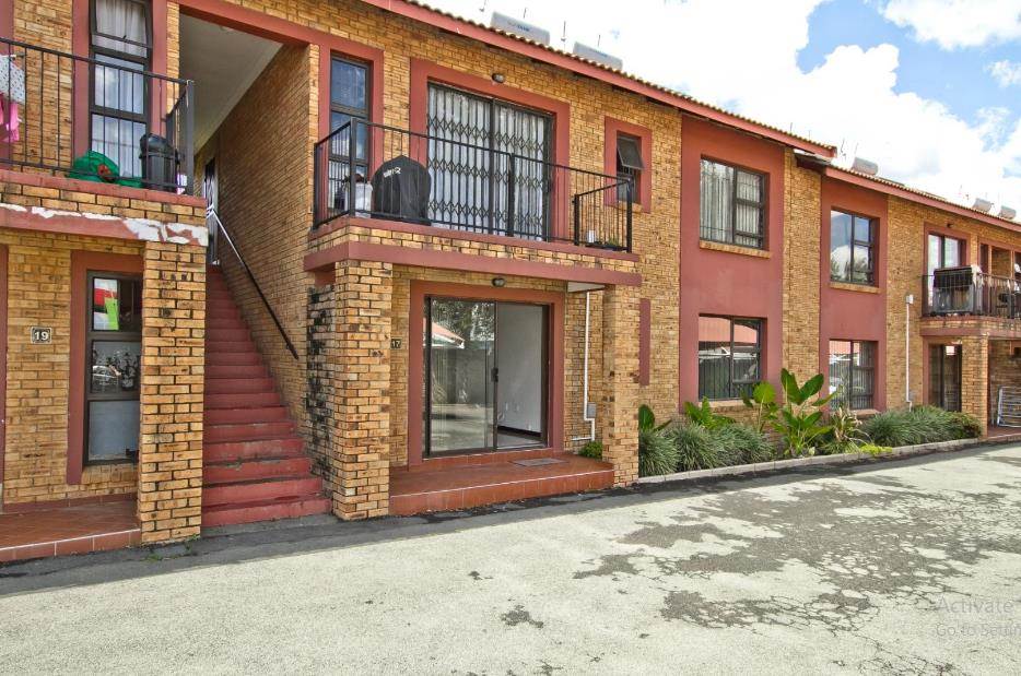 3 Bed Townhouse in Brackendowns photo number 20
