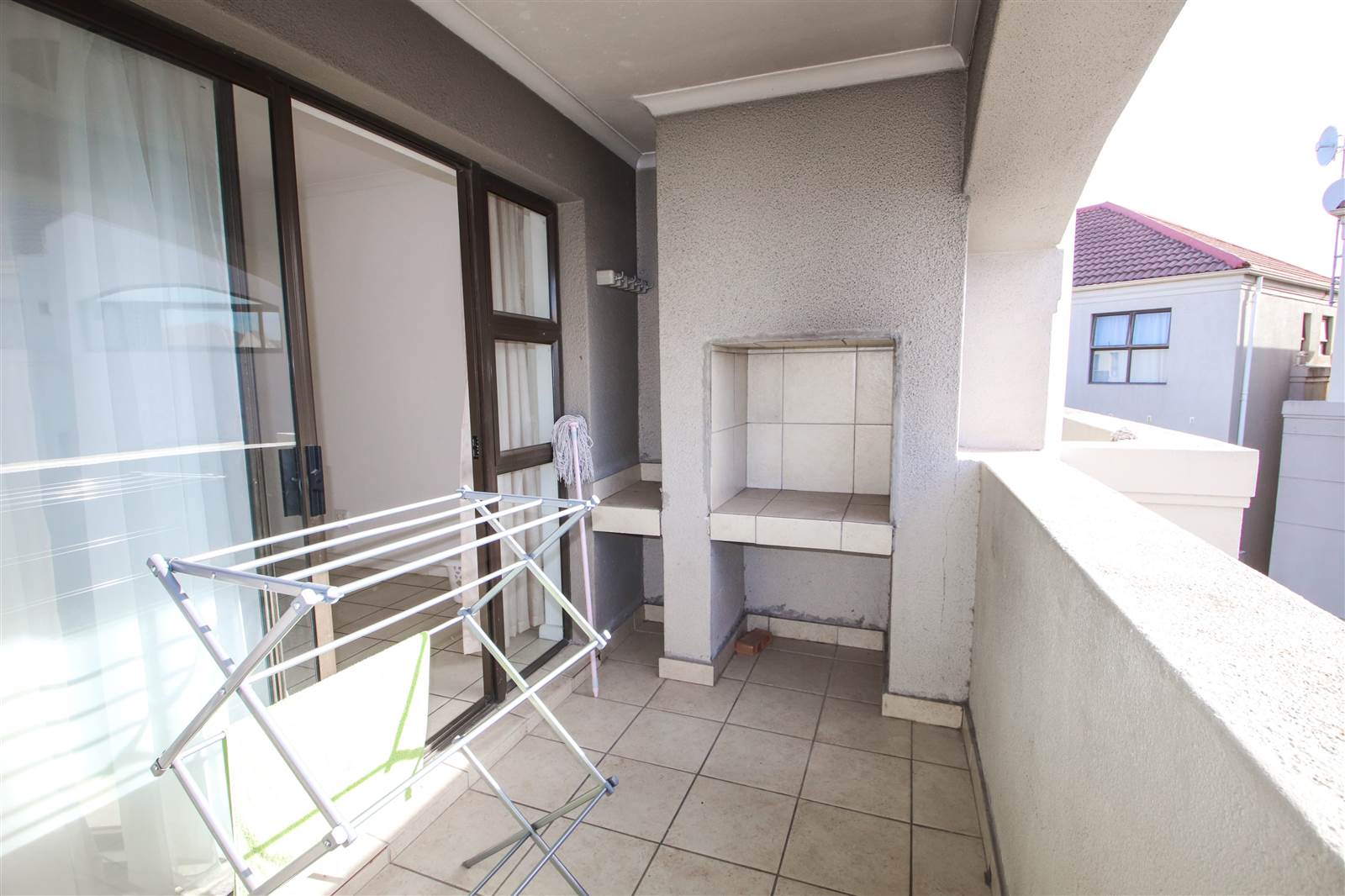2 Bed Apartment in Vredekloof East photo number 11