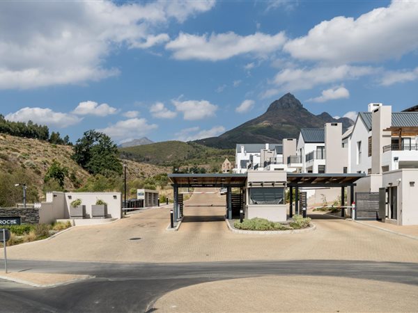 483 m² Land available in Stellenbosch Central