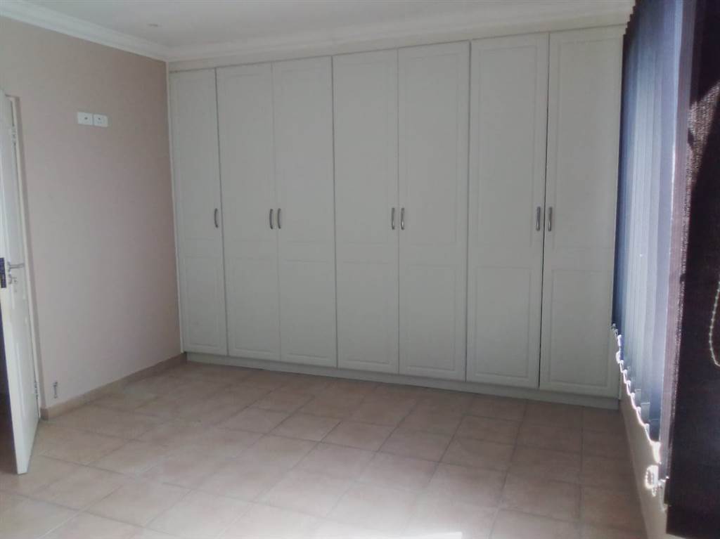 2 Bed Apartment in Stanger Manor photo number 9