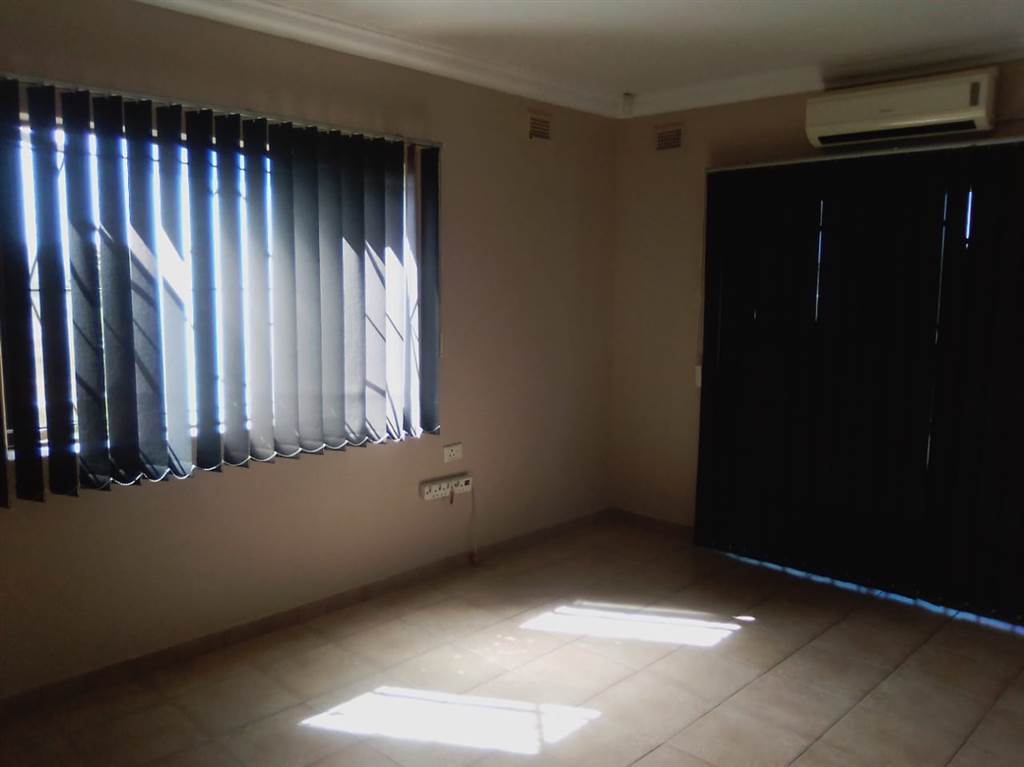 2 Bed Apartment in Stanger Manor photo number 10