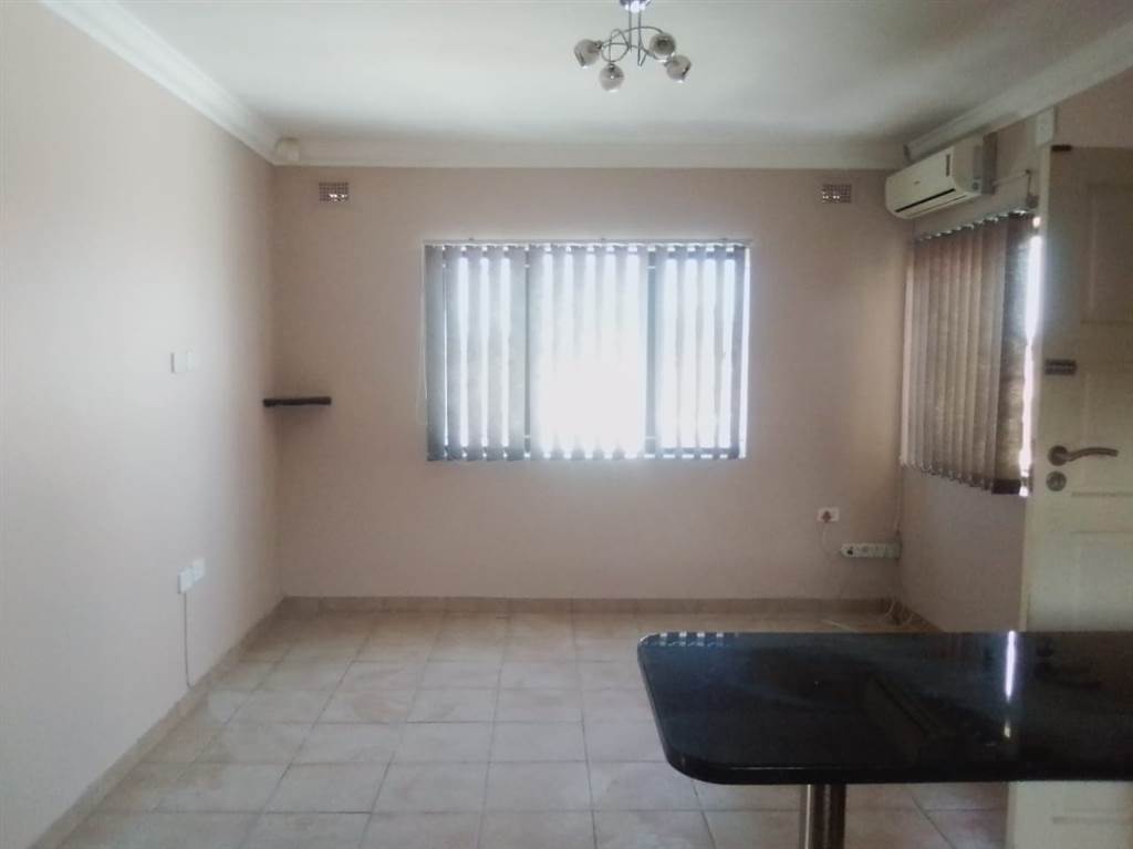 2 Bed Apartment in Stanger Manor photo number 6