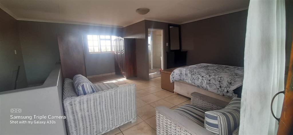 6 Bed House in Secunda photo number 11