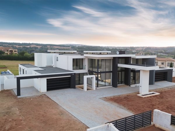 6 Bedroom House 6 Bedroom House