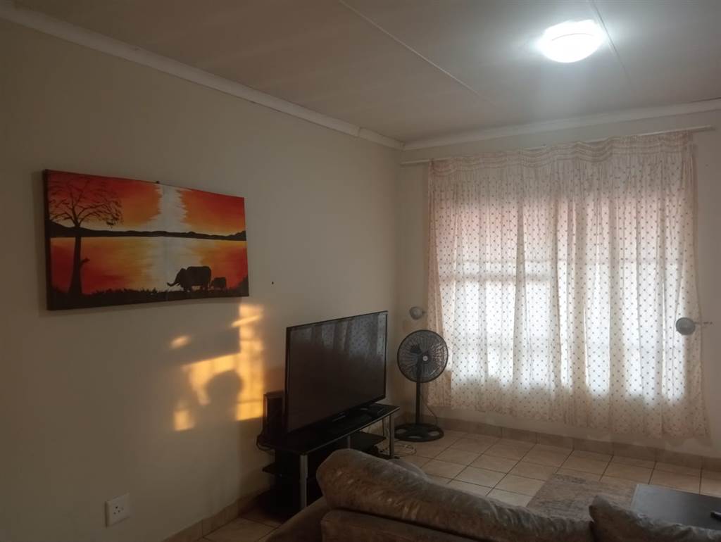 2 Bed House in Rustenburg Central photo number 6