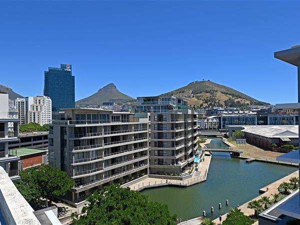 2 Bed Penthouse in Foreshore