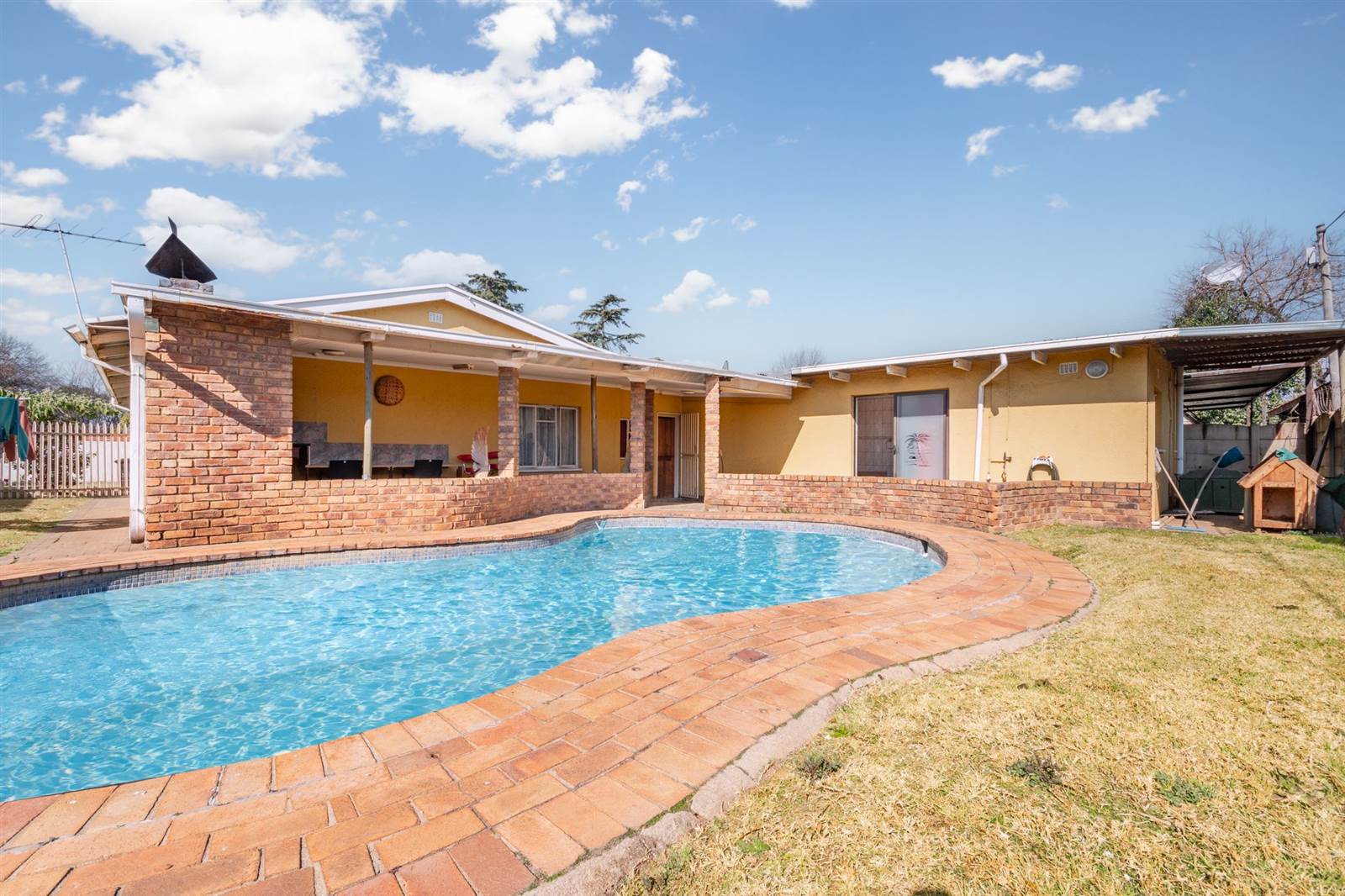 4 Bed House in Kempton Park West photo number 1
