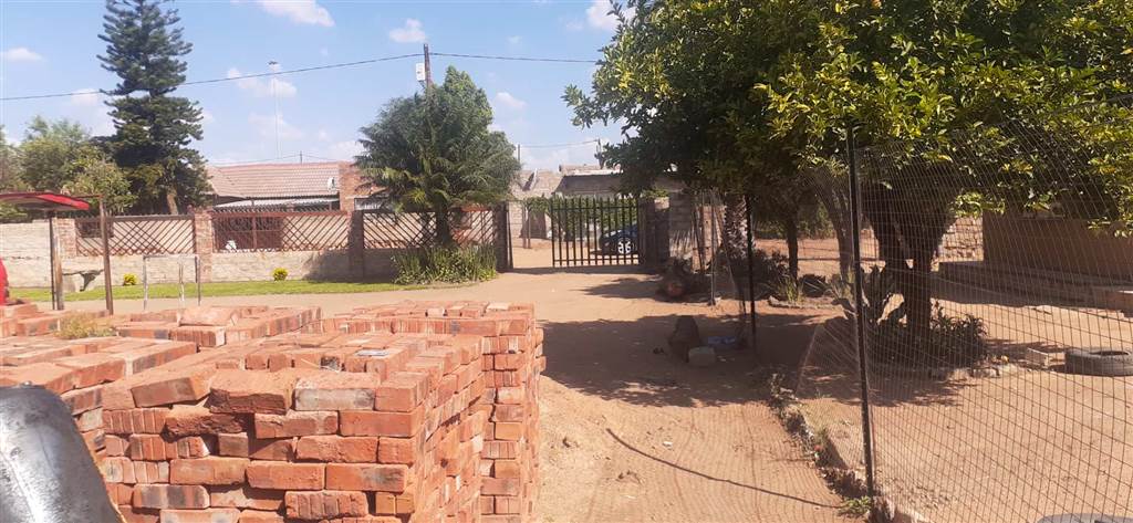450 m² Land available in Soshanguve photo number 15