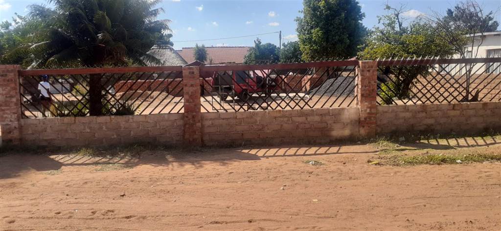 450 m² Land available in Soshanguve photo number 8