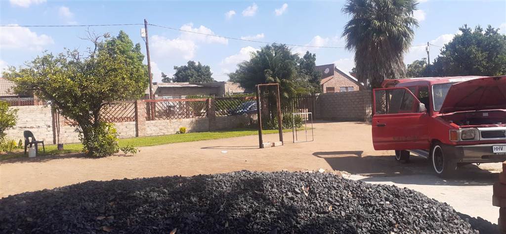 450 m² Land available in Soshanguve photo number 29