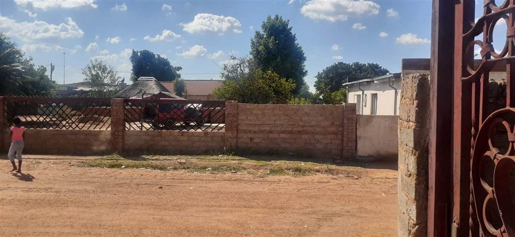 450 m² Land available in Soshanguve photo number 9