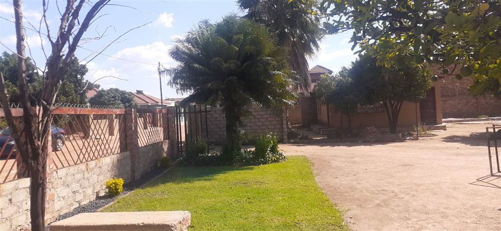 450 m² Land available in Soshanguve photo number 28