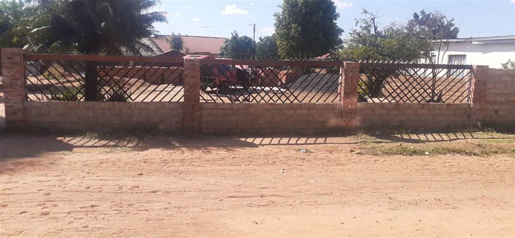 450 m² Land available in Soshanguve photo number 12