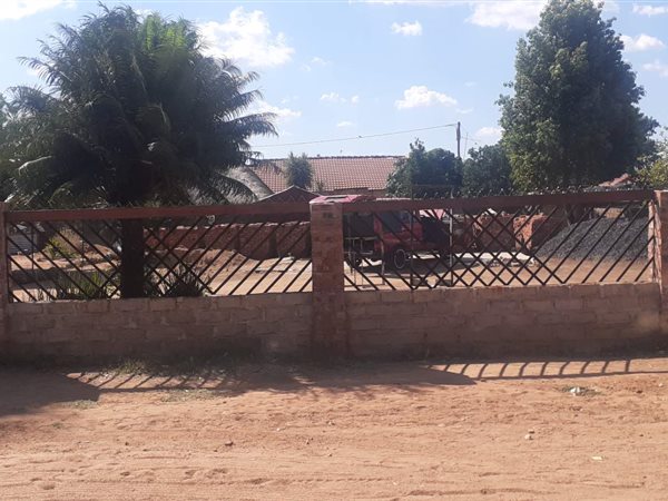 450 m² Land available in Soshanguve
