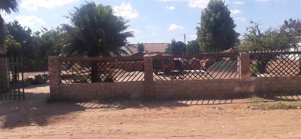 450 m² Land available in Soshanguve photo number 1