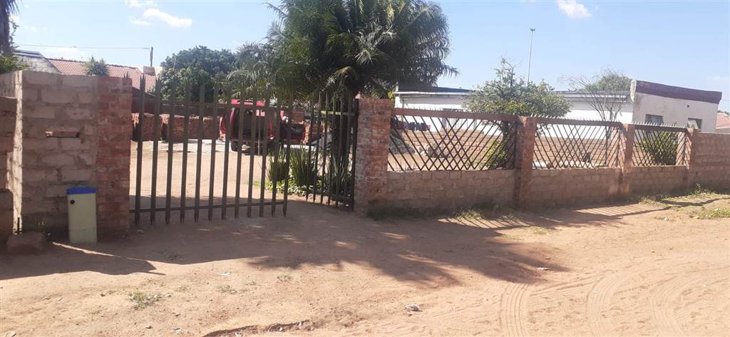 450 m² Land available in Soshanguve photo number 6