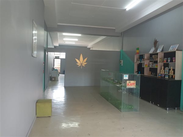 104  m² Retail Space