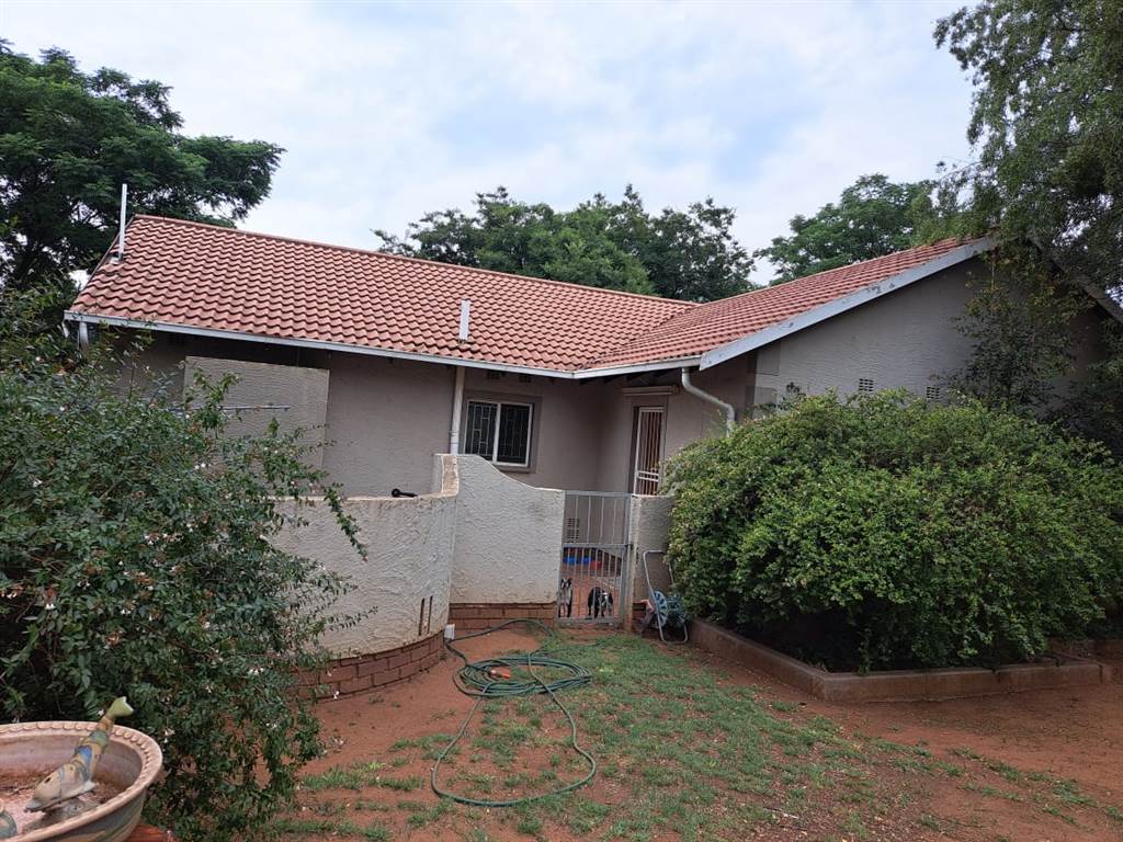 3 Bed House in Dalpark Ext 1 photo number 7