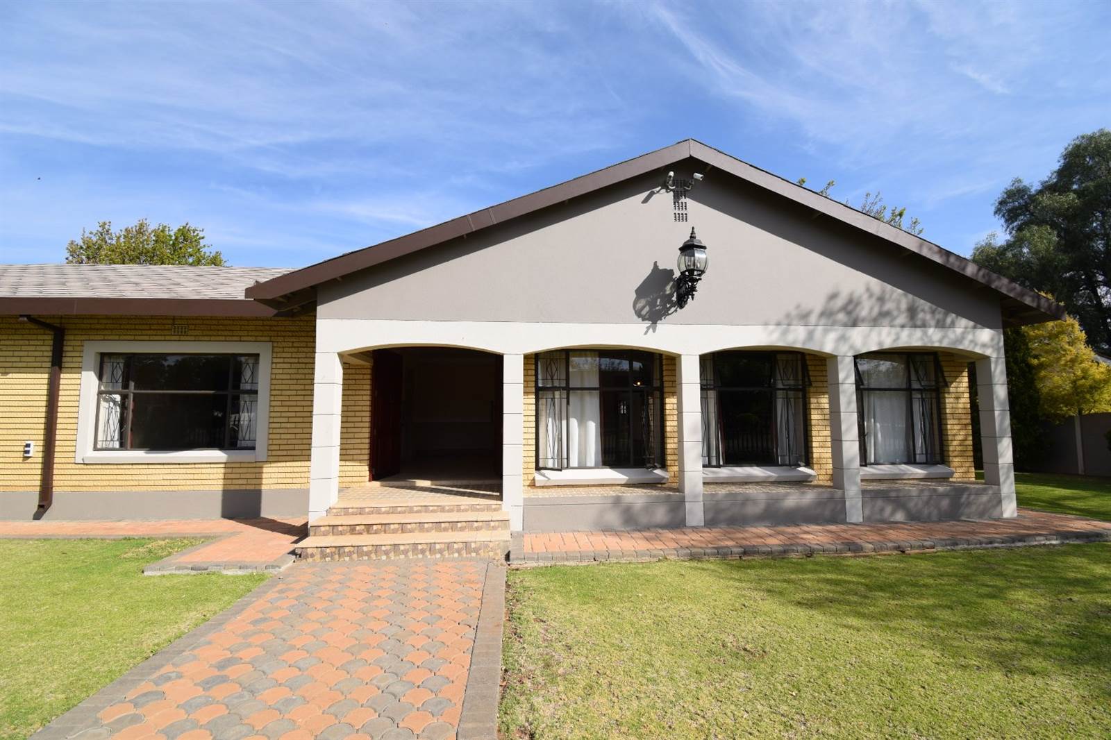 4 Bed House in Jan Cilliers Park photo number 2