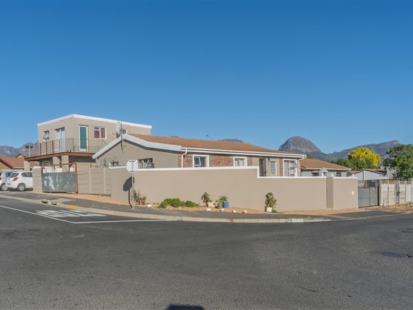 3 Bedroom House 3 Bedroom House
